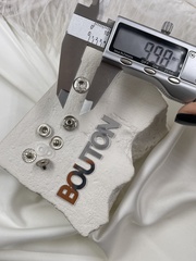 Серебристые ответные части для установочных кнопок с прослойкой