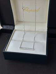 kole-chopard-s-podveskoj-white-rose-vgold-ice-cube