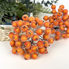 Ягоды сахарные декоративные, оранжевые, набор 2 пучка (примерно 80 ягодок).