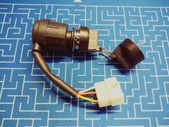 Замок зажигания UNITED PARTS универсальный, с ключом / 5 контактов (90-1042)