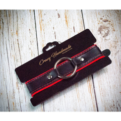 Ошейник с мягкой красной подкладкой