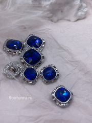 Пуговицы серебристые мягкий квадрат с крупным синим камнем