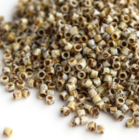 DB-2262 Бисер цилиндрический Миюки делика 11/0 Желтый Пикассо непрозрачный /Miyuki delica 11/0 opaque Yellow Picasso