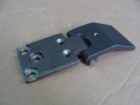 Петля двери УАЗ 452,3741 на кузове нижняя (н.о под накладку) с ответ.частью