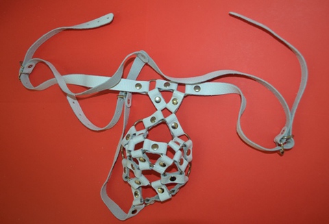 Белые мужские кожаные трусы-стринги с отверстием для фаллоса - Sitabella BDSM accessories 3154-3