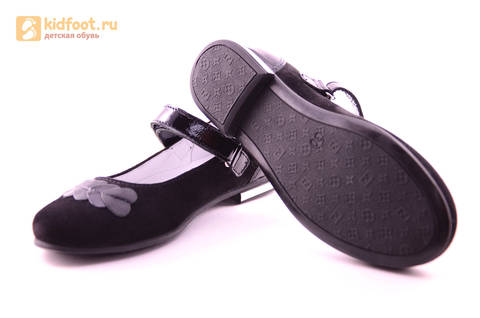 Туфли для девочек из натуральной кожи и велюра на липучке Лель (LEL), цвет черный. Изображение 10 из 17.