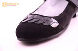 Туфли для девочек из натуральной кожи и велюра на липучке Лель (LEL), цвет черный. Изображение 12 из 17.