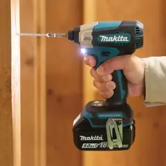 Аккумуляторный ударный винтовёрт Makita DTD157Z