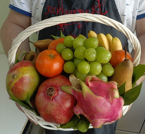 Корзина с фруктами