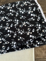 Вискоза штапель Белые цветы на черном