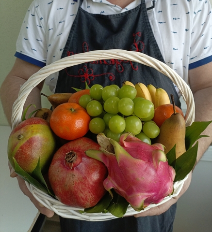 Корзина с фруктами