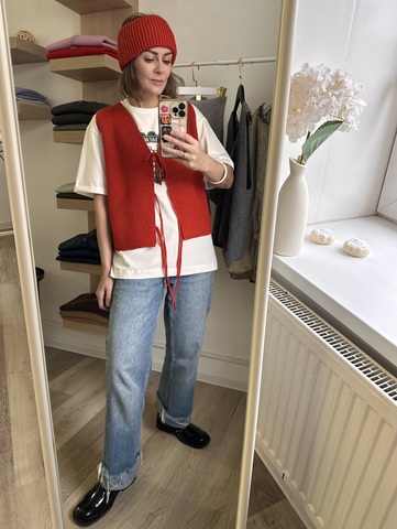 Жилет в стиле Hand Made из 100% мериноса на завязках оранж