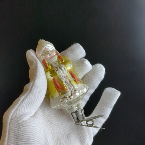 Ёлочная игрушка на прищепке "Марфуша" из сказки "Морозко", стекло, скол внизу, винтажная времен СССР 1970-1980 гг. Советские ёлочные игрушки и украшения. Состояние и комплектация на фото.