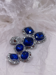 Пуговицы серебристые мягкий квадрат с крупным синим камнем
