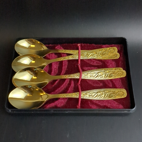 Набор из 6 чайных ложек с растительным декором в оригинальной коробке, сталь, золочение, СССР, 1970-1990 гг.