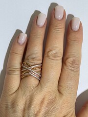 Широкое кольцо из золочёного серебра с фианитами