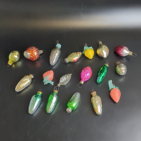 Ёлочные игрушки набор из 16 разных штук небольшого размера, стекло (3 штуки из папье-маше), подвесные, ручная роспись, винтаж СССР 1970-1990 гг