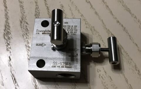 Swagelok SS-V2BF8 - 2х-клапанный блок