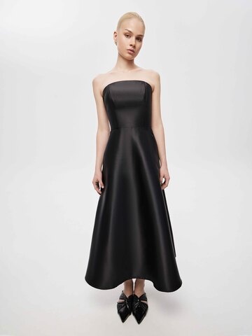 Платье миди с лифом бандо