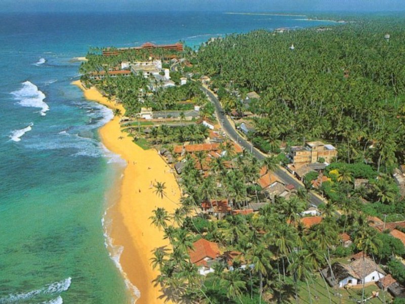 Погода бентота шри. Хиккадува Шри Ланка. Пляж Хиккадува Шри Ланка. Пляж Бентота Шри Ланка. Бентота Шри Ланка океан.