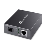 Медиаконвертер TP-LINK TL-FC311B-2 Гигабитный WDM, одномодовый оптоволоконный кабель 9/125 мкм, 1 оптоволоконный SC-порт, 1 порт RJ-45 100/1000 Мбит/с, длина волны: 1310/1550 нм, передача на расстояние до 2 км, входное напряжение: 5 В / 0,4 А постоян