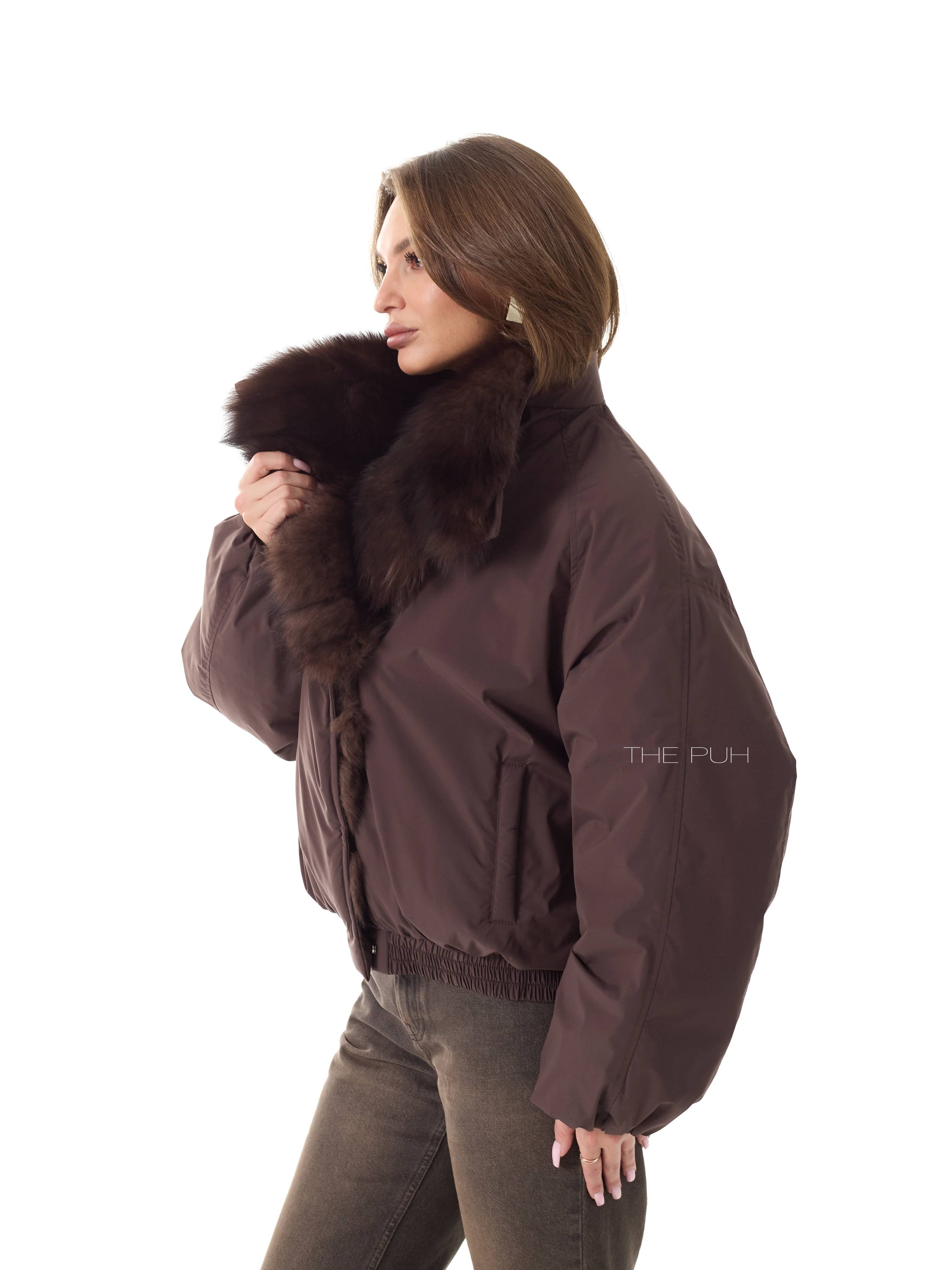 Шоколадная парка с меховым воротником-стойкой