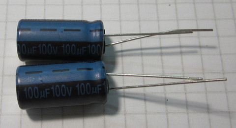 Конденсатор электролитический 100 мкф 100 Вольт 105С