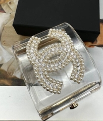 20175-braslet-manzheta-shirokij-chanel-s-logo-iz-latuni-v-pozolote-lux