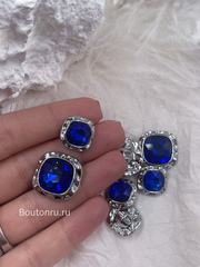Пуговицы серебристые мягкий квадрат с крупным синим камнем