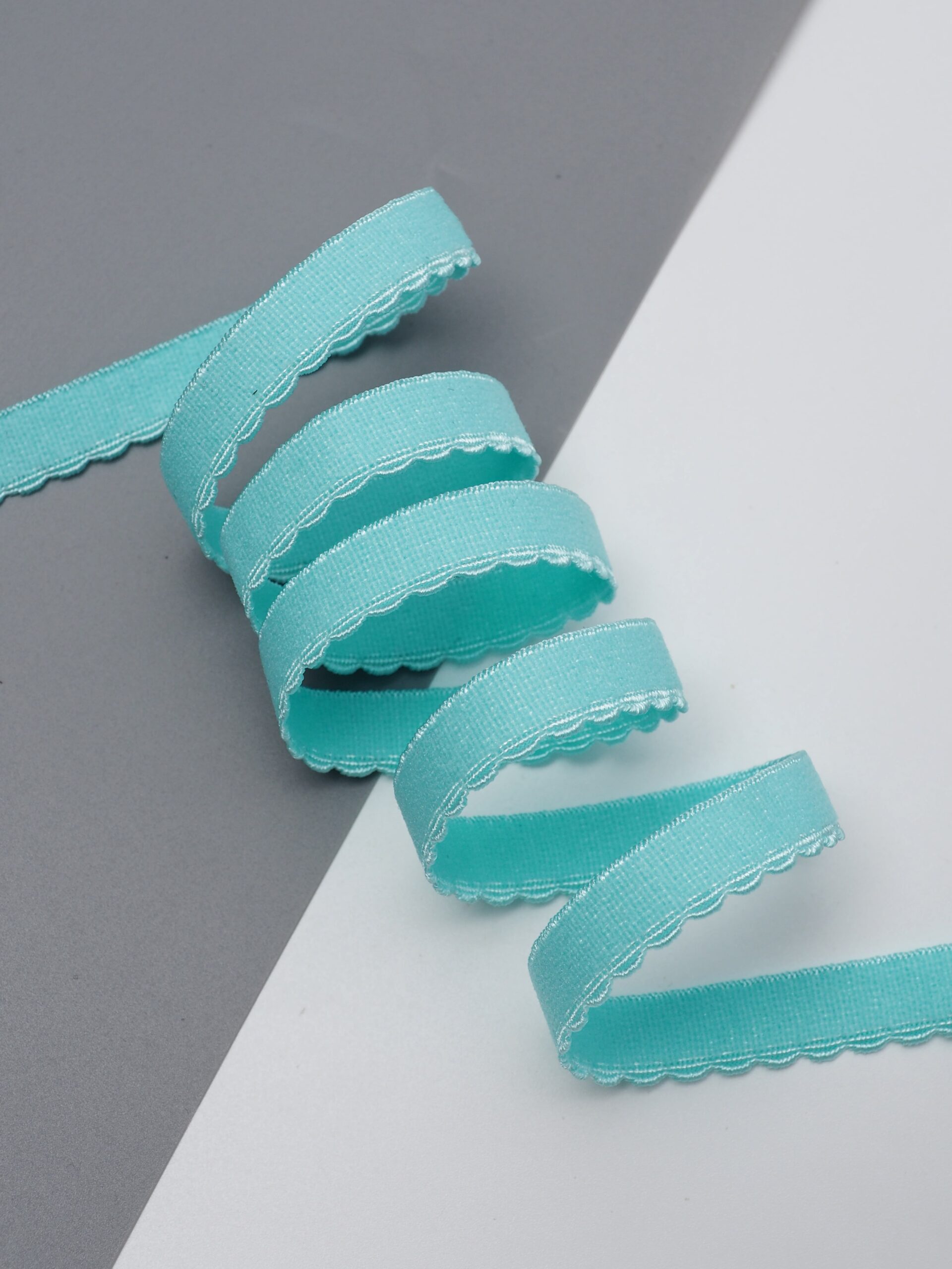 Резинка отделочная яркий тиффани ажурная 10 мм с учетом фестона