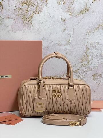 Сумка MIU MIU Arcadie matelassé из кожи наппа, пудровый