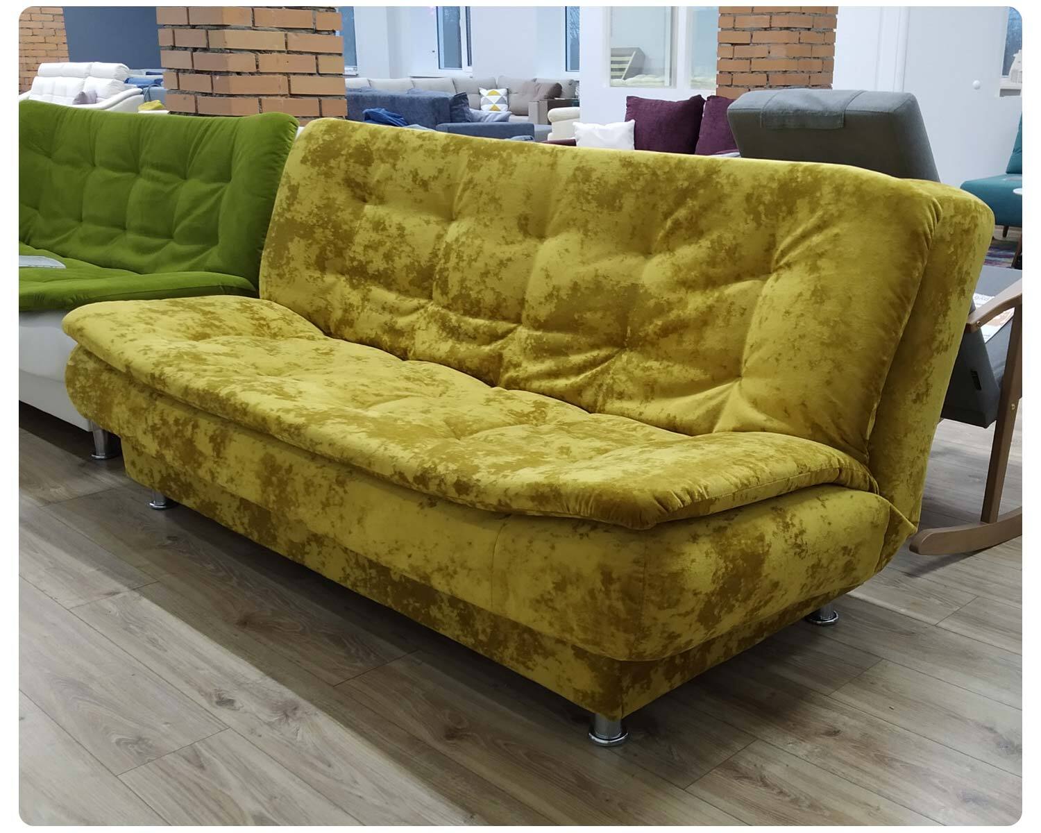 «Бабушкин вариант»: воскресить старый диван или купить новый?