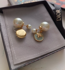 sergi-pusety-diorki-zhemchug-cdior-s-podveskami-s-ehmalyu