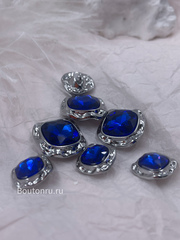 Пуговицы серебристые мягкий квадрат с крупным синим камнем