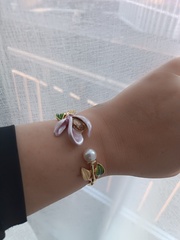 Браслет жесткий НЕЖНОСТЬ в стиле BRUNI с розовой, холодной эмалью