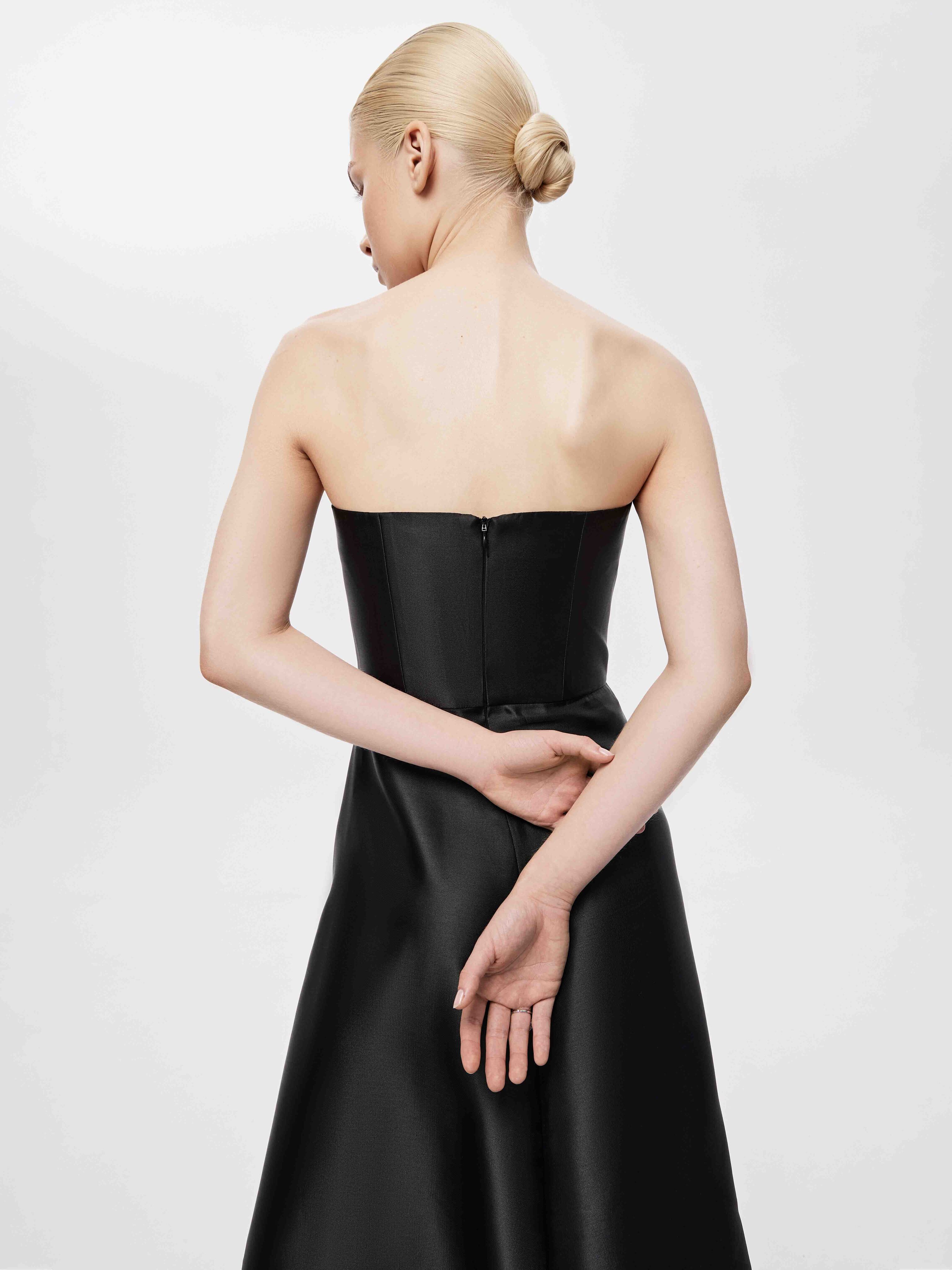 Платье миди с лифом бандо