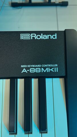 Roland A-88MK2 миди клавиатура