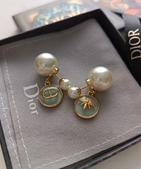 sergi-pusety-diorki-zhemchug-cdior-s-podveskami-s-ehmalyu