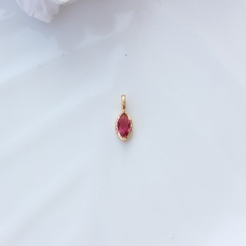 Подвеска Маркиз с малиновым фианитом, 14*5 мм, позолота, П399