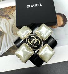 20175-braslet-manzheta-shirokij-chanel-s-logo-iz-latuni-v-pozolote-lux