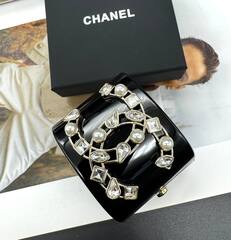 20175-braslet-manzheta-shirokij-chanel-s-logo-iz-latuni-v-pozolote-lux