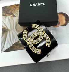20175-braslet-manzheta-shirokij-chanel-s-logo-iz-latuni-v-pozolote-lux