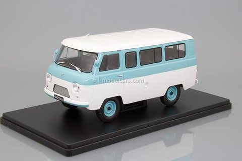 UAZ-452V white-blue 1:24 Legendary Soviet cars Hachette #20