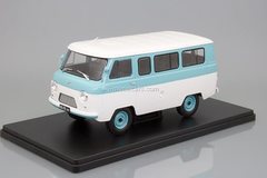 UAZ-452V minibus 4x4 1:24 Legendary Soviet cars Hachette #20