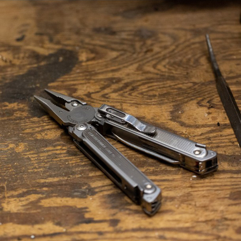 Мультитул Leatherman Free P2 100 mm, 19 функций, серебристый (832638)