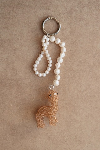 Брелок Лама, хрустальные бусины и речной жемчуг