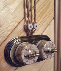 Изолятор для наружного монтажа, керамика, белый  B1-551-01-50