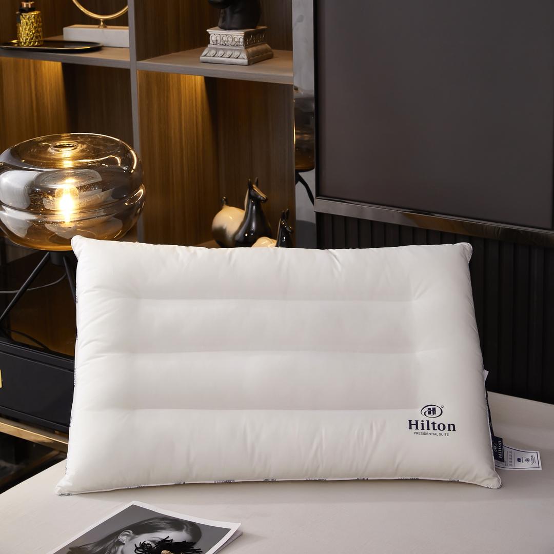 Подушка Hilton Garden Сатин, 50х70 микрогель Прошитая