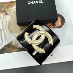 20175-braslet-manzheta-shirokij-chanel-s-logo-iz-latuni-v-pozolote-lux