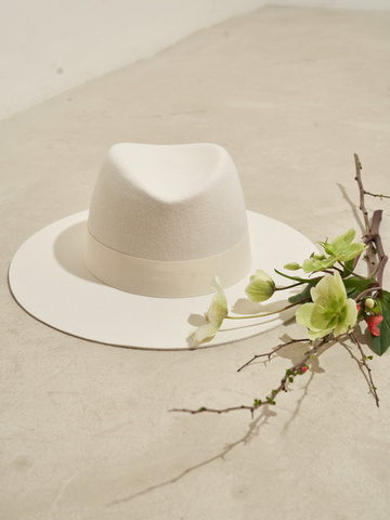 Шляпа ADRIANA SOFT WHITE